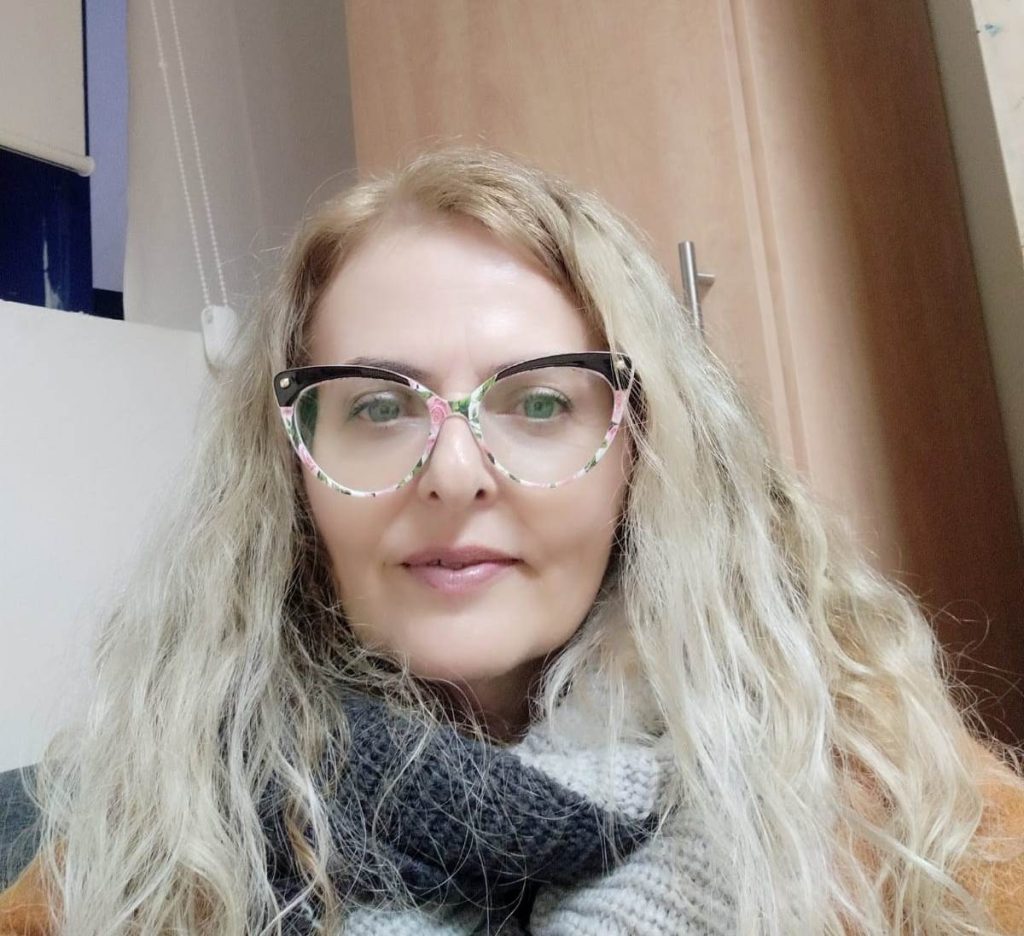 פסיכותרפיסטית ומטפלת באמנות רגינה פולק